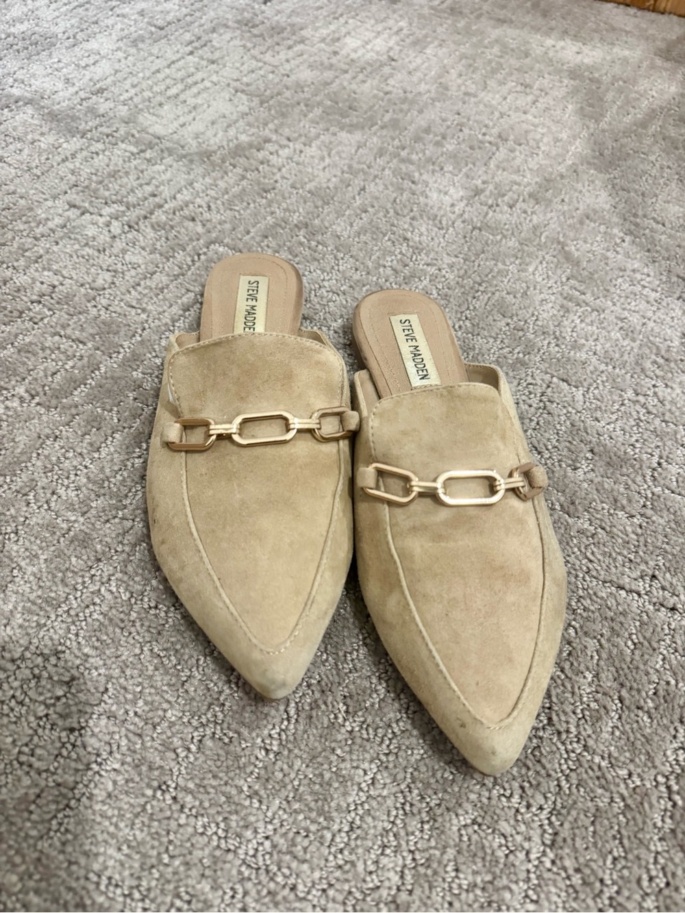 Steve Madden Tan Suede Pointed Toe Mules with Gold Chain